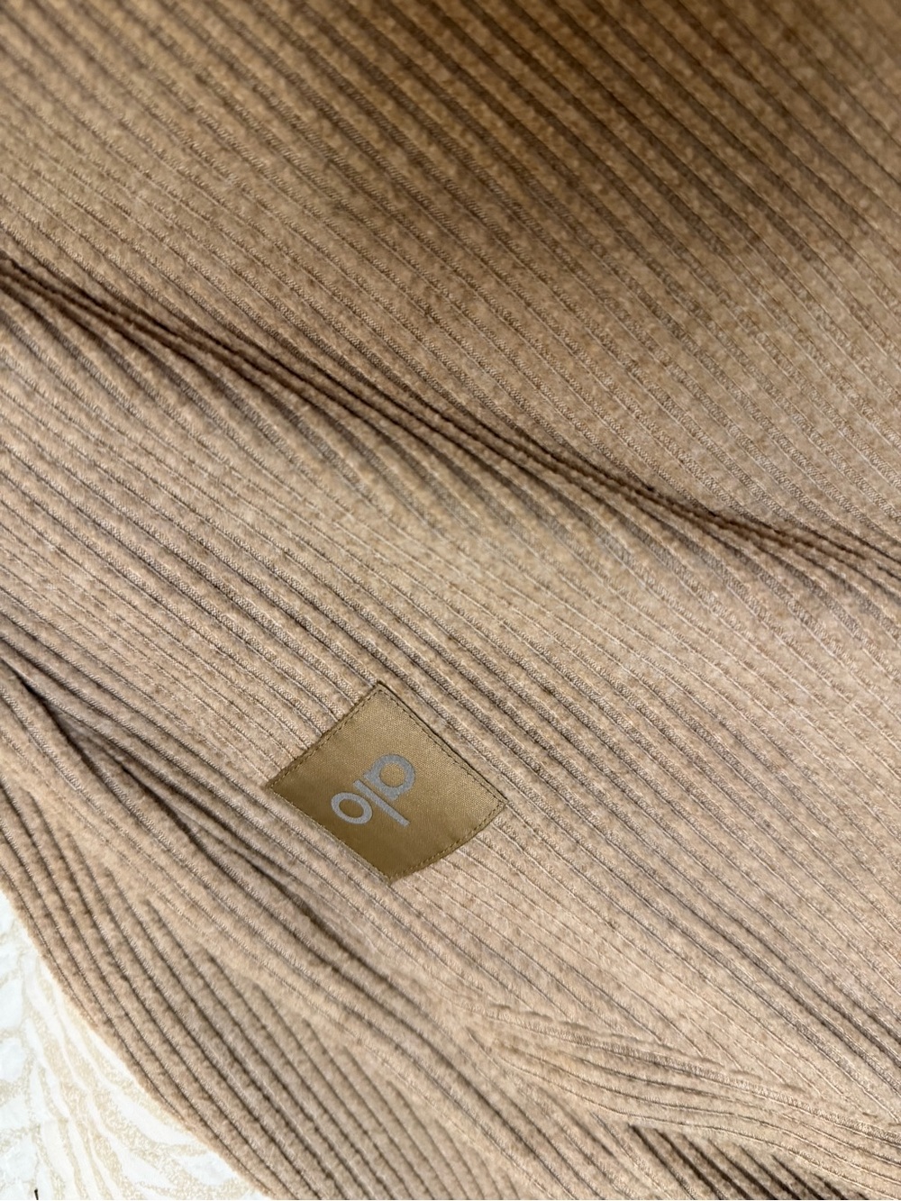 ALO Yoga Ribbed Drawstring Jogger ant top in Beige - Picture 5 of 8